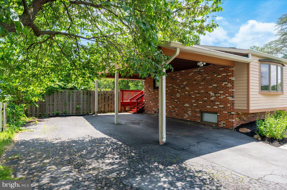 15617 Allnutt Ln Property Photo 5