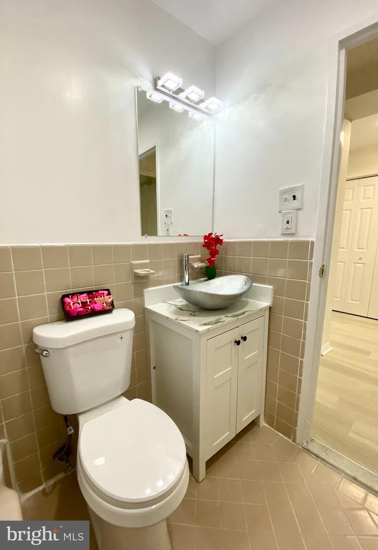 1900 Lyttonsville Rd #114 Property Photo 6