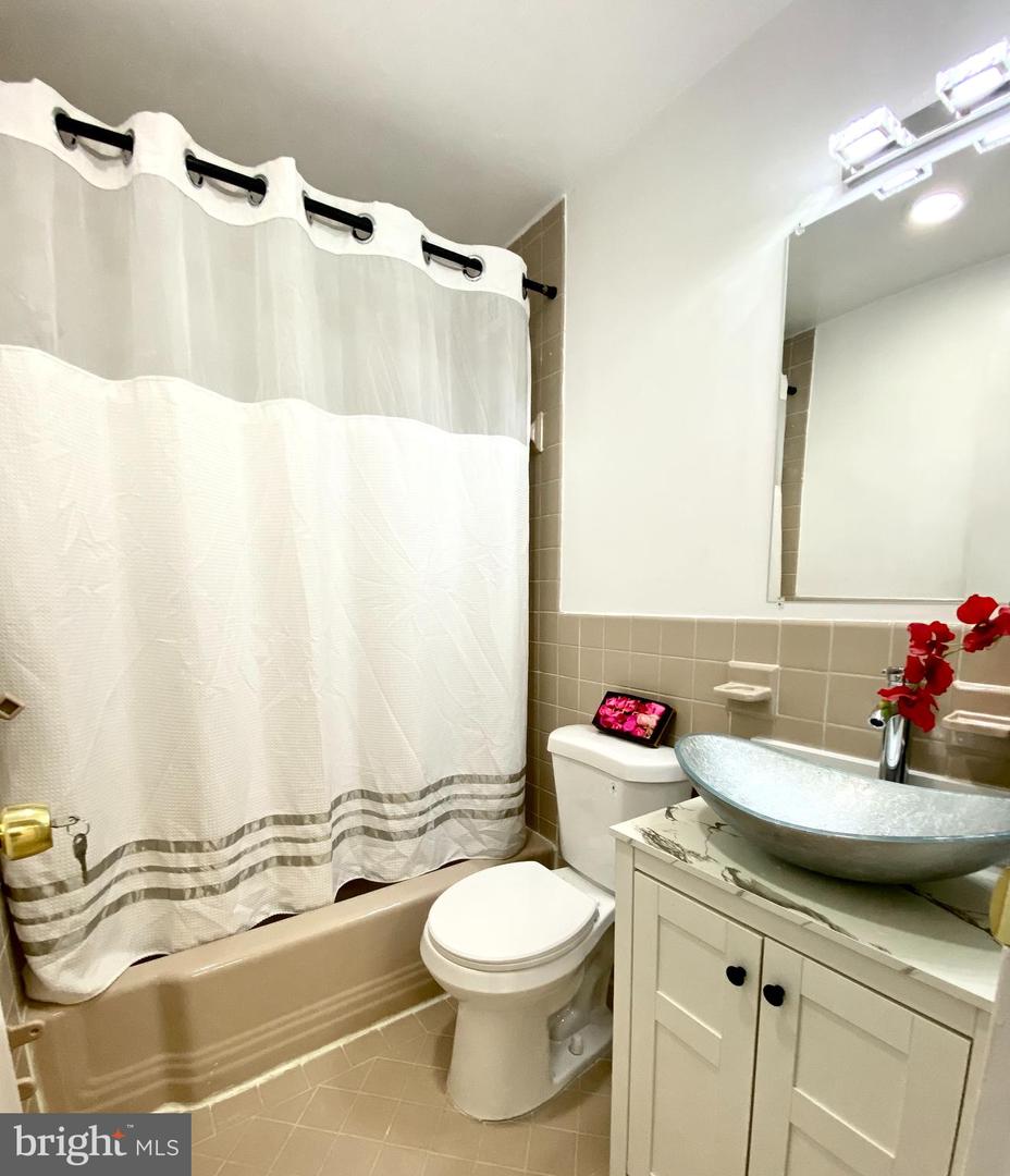 1900 Lyttonsville Rd #114 Property Photo 21