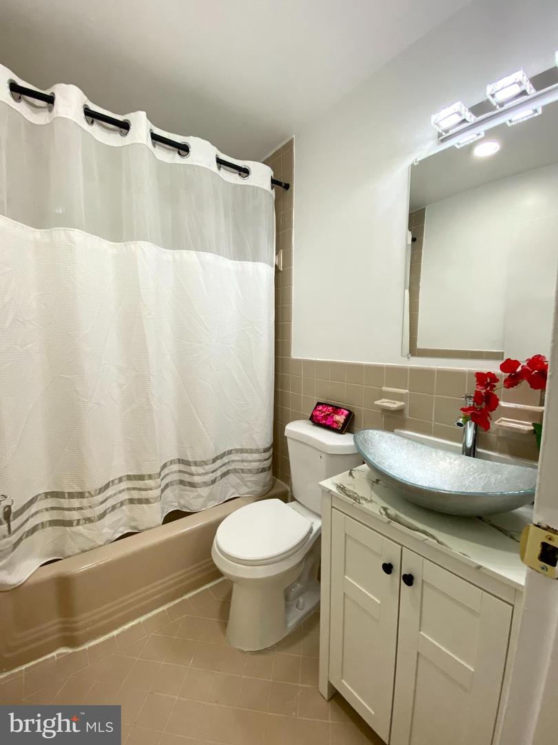 1900 Lyttonsville Rd #114 Property Photo 22