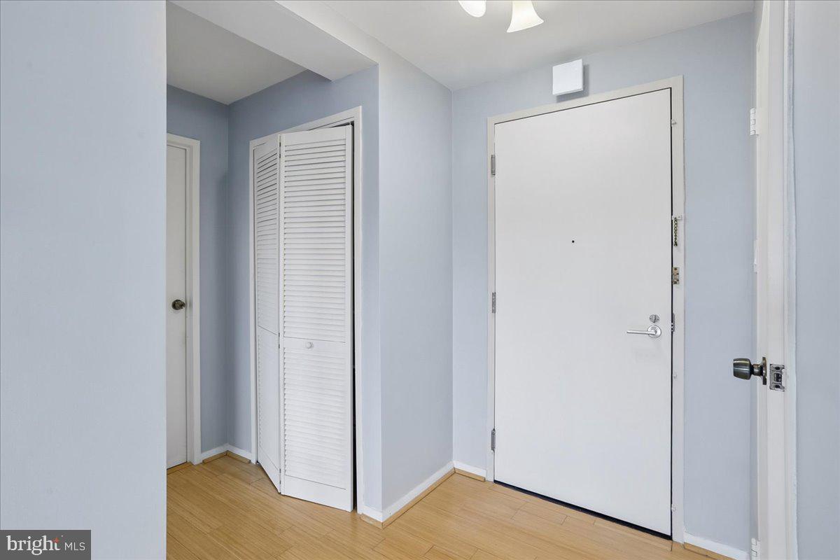 10201 Grosvenor Pl #1205 Property Photo 3