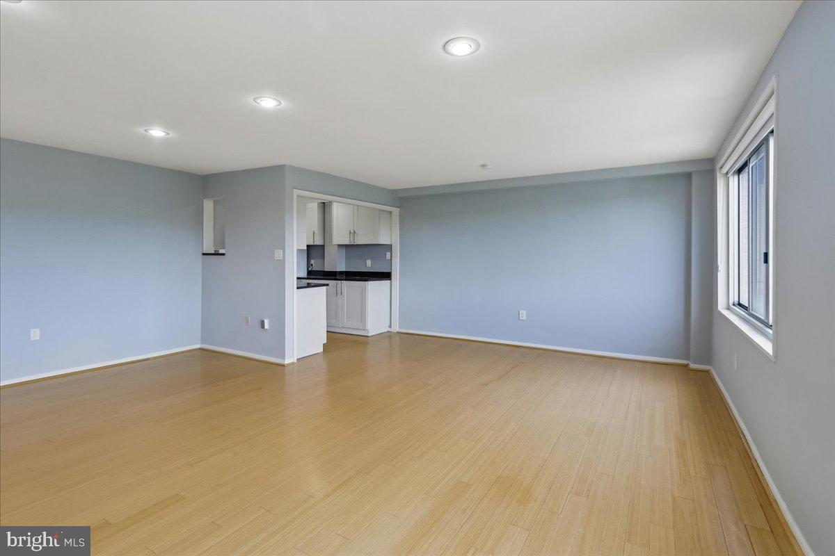 10201 Grosvenor Pl #1205 Property Photo 12
