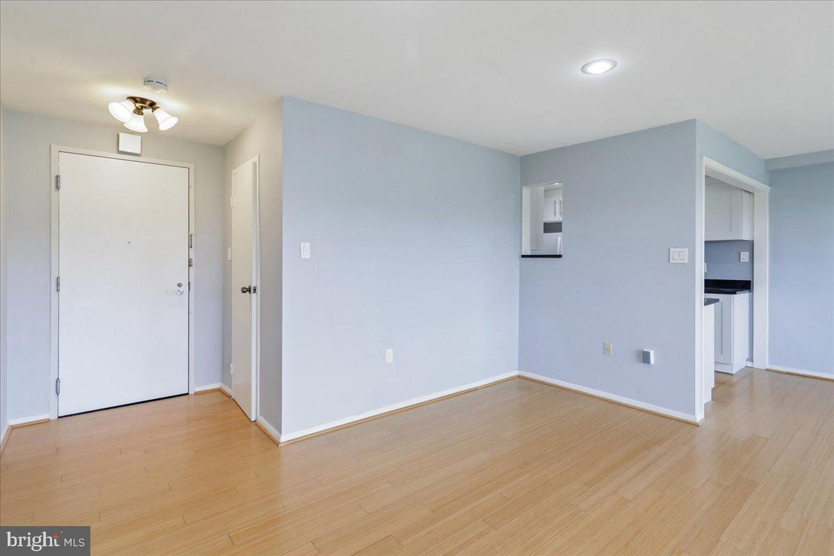 10201 Grosvenor Pl #1205 Property Photo 13