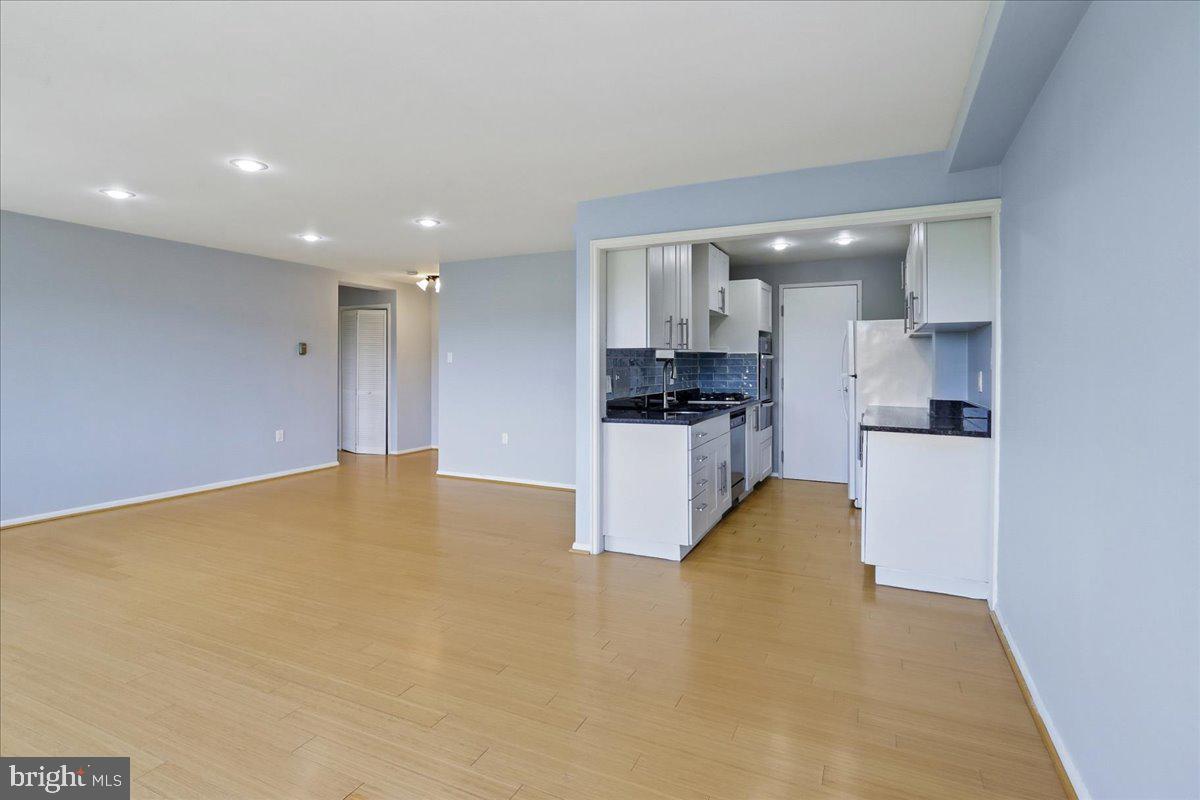 10201 Grosvenor Pl #1205 Property Photo 16