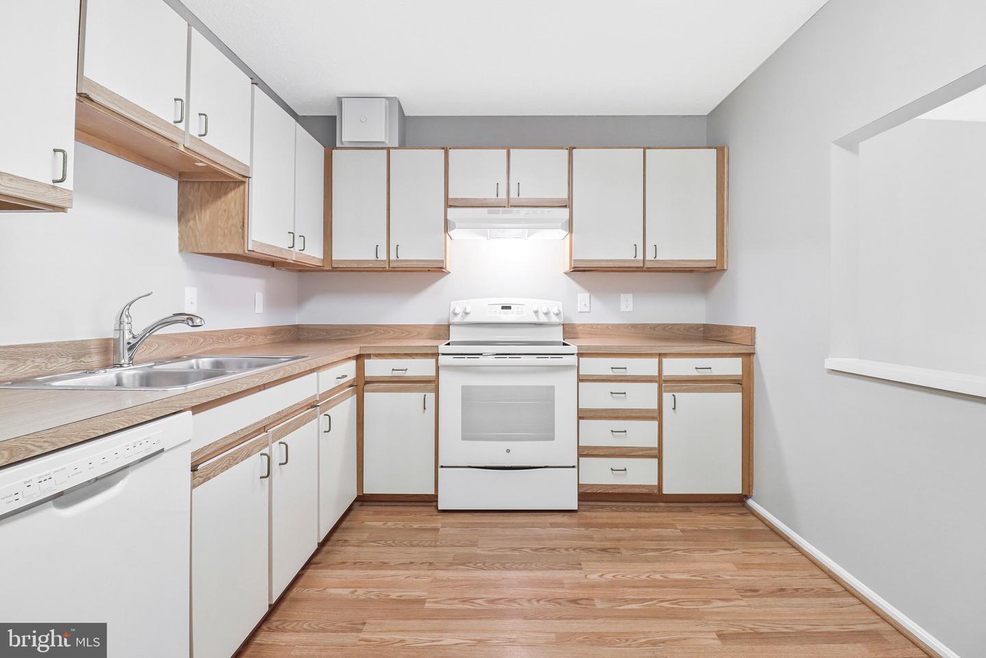 15107 Interlachen Dr #2-409 Property Photo 9