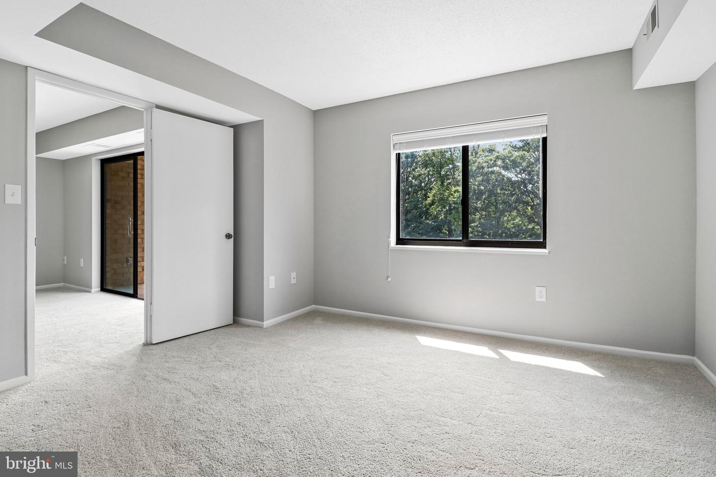 15107 Interlachen Dr #2-409 Property Photo 12
