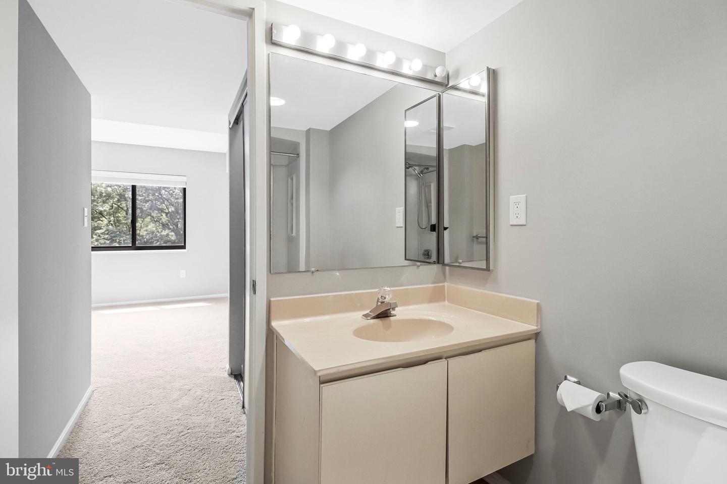 15107 Interlachen Dr #2-409 Property Photo 14