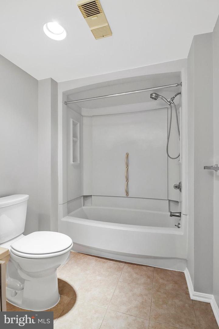 15107 Interlachen Dr #2-409 Property Photo 15