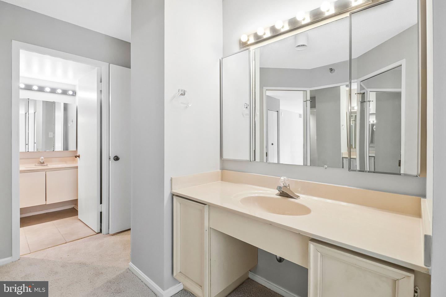 15107 Interlachen Dr #2-409 Property Photo 20
