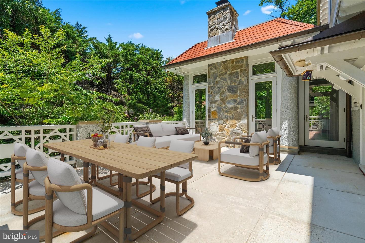 5 Chevy Chase Cir Property Photo 32