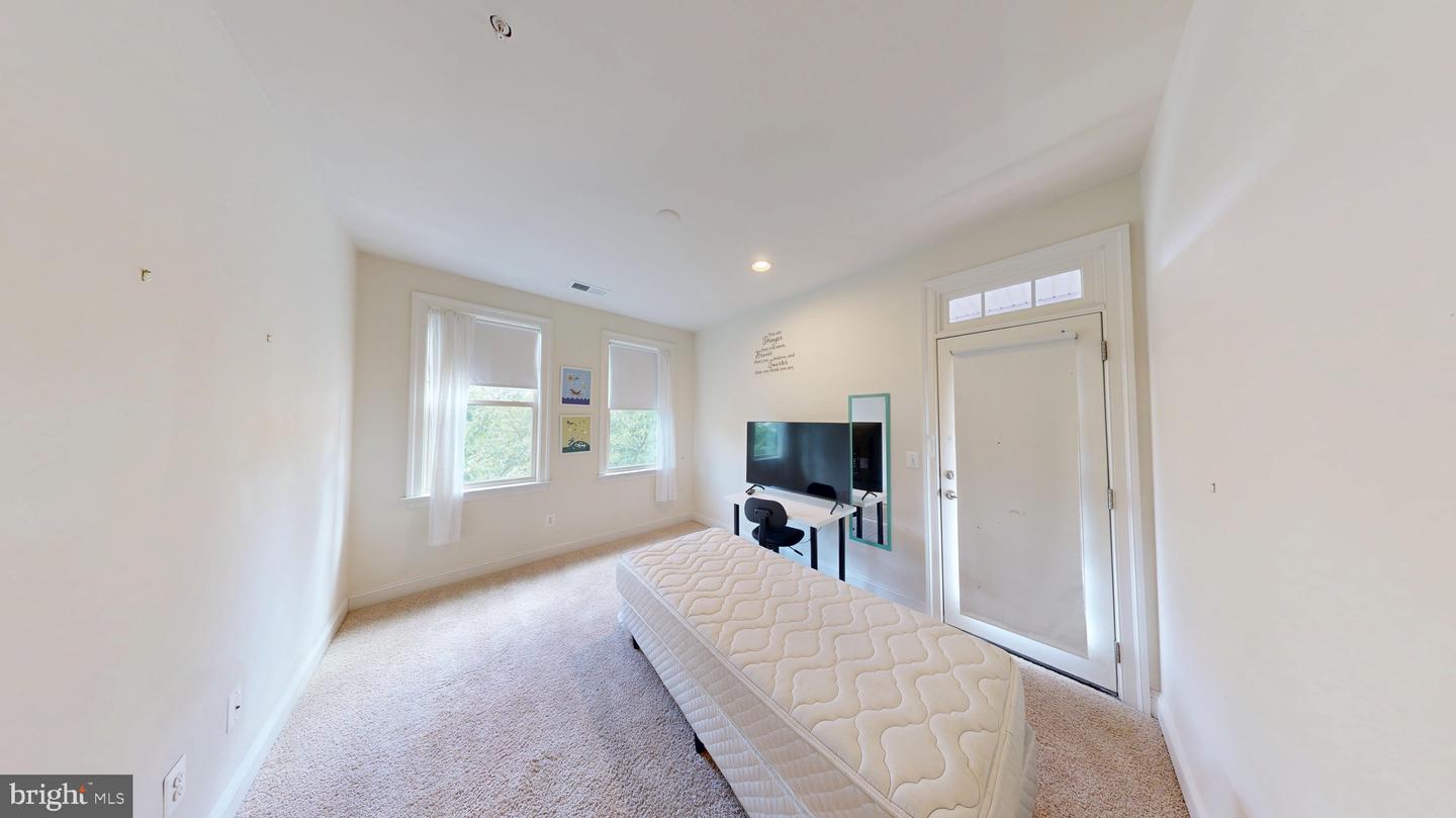 3041 Moore Ln Property Photo 11
