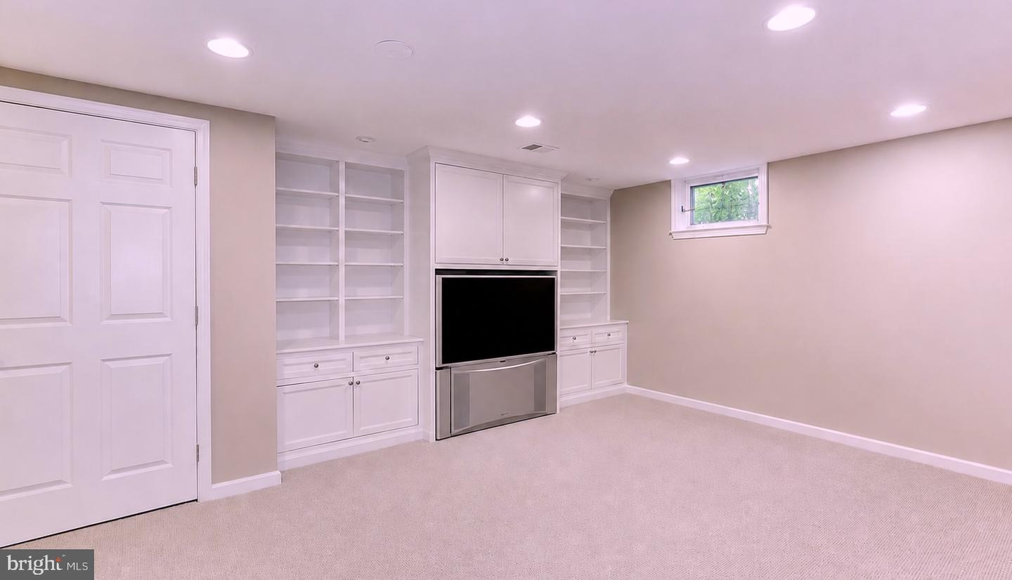 8224 Lakenheath Way Property Photo 38