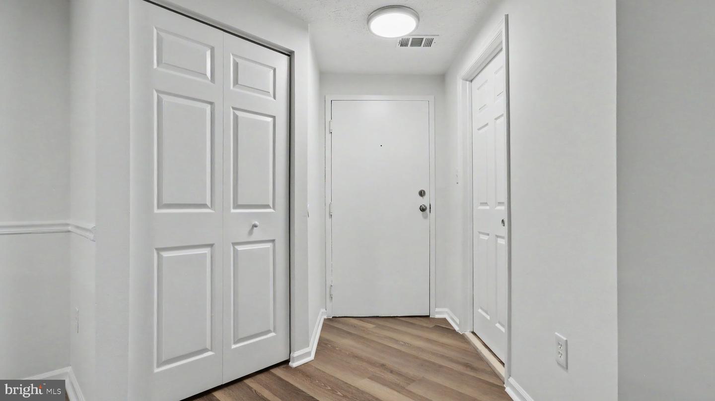 12209 Saint Peter Ct #e Property Photo 5