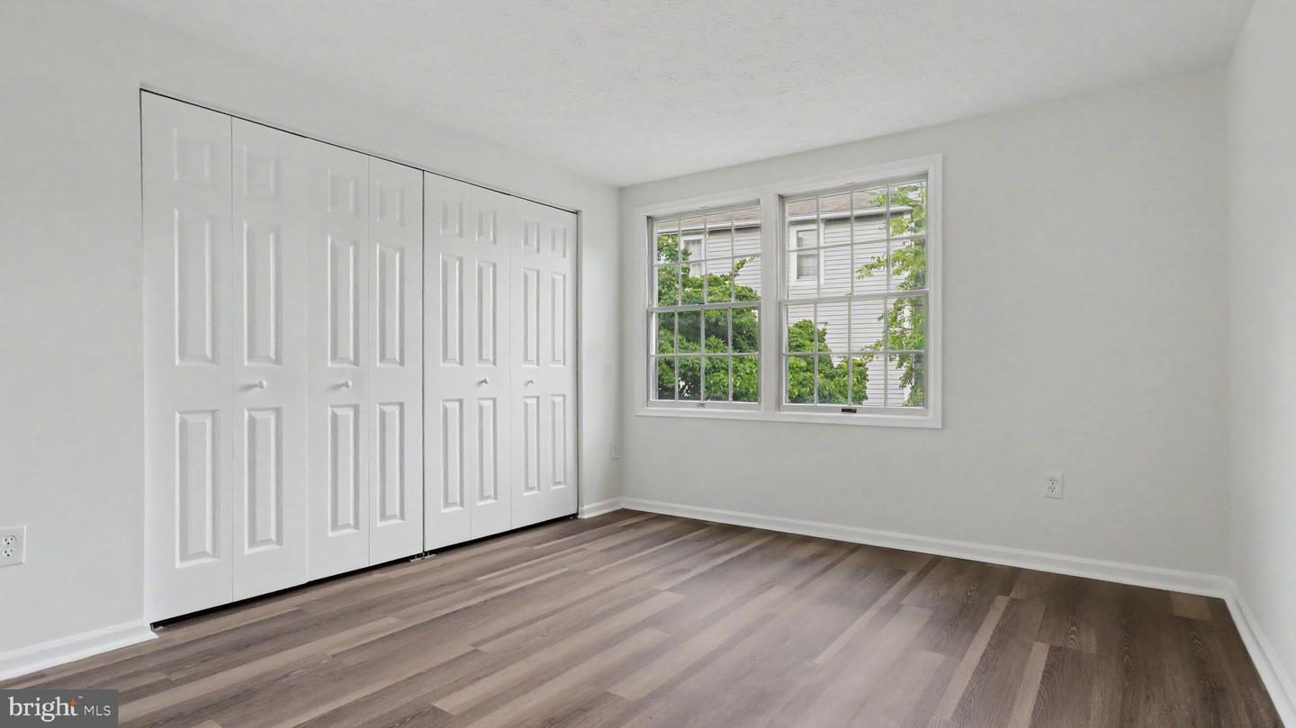 12209 Saint Peter Ct #e Property Photo 7