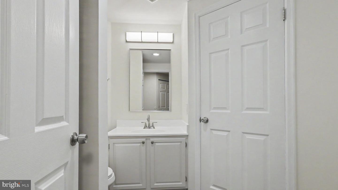 12209 Saint Peter Ct #e Property Photo 9