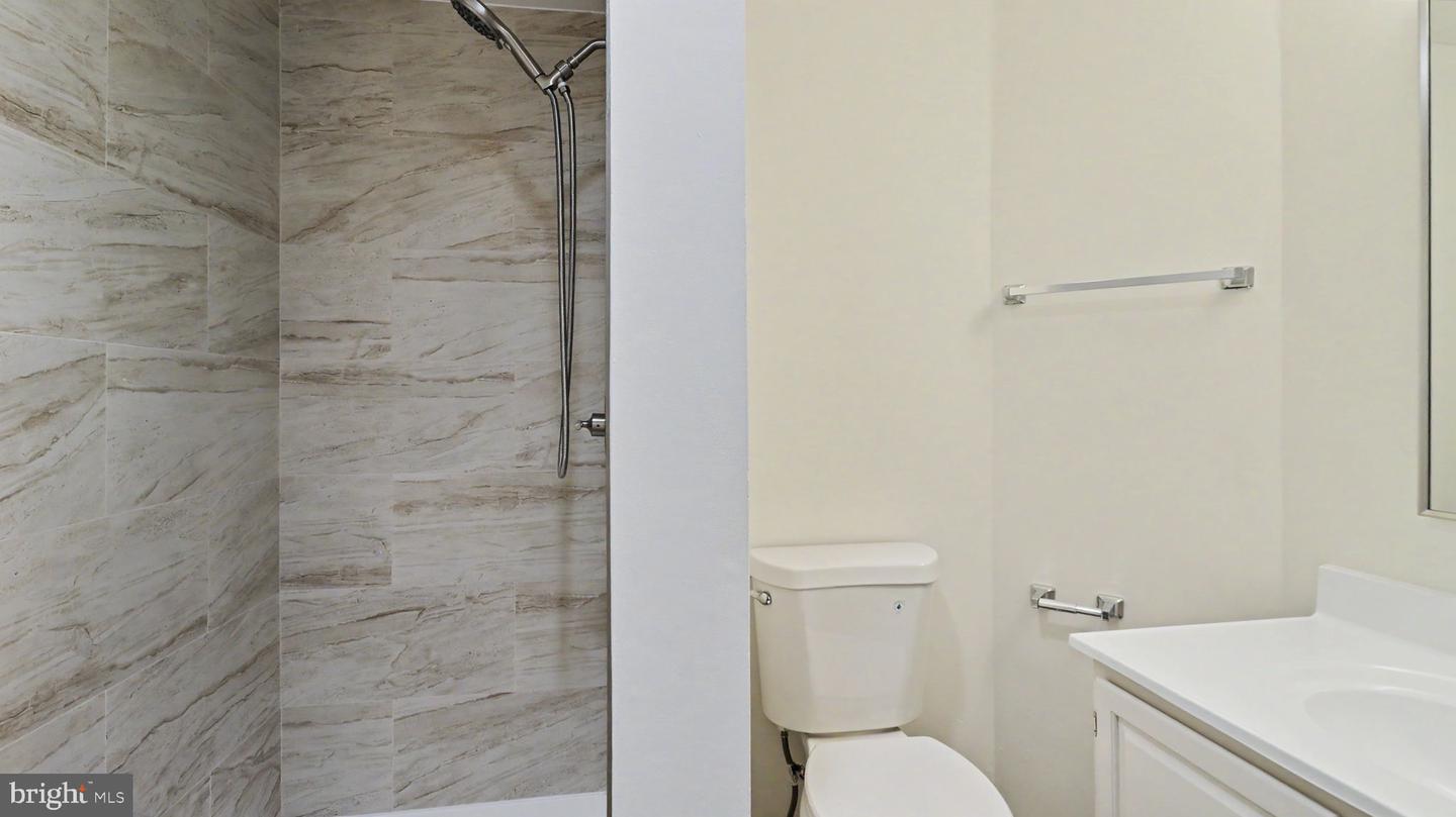 12209 Saint Peter Ct #e Property Photo 10