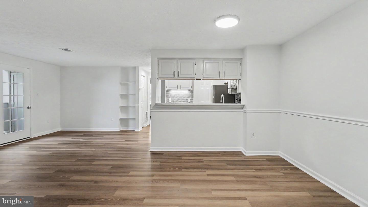 12209 Saint Peter Ct #e Property Photo 11