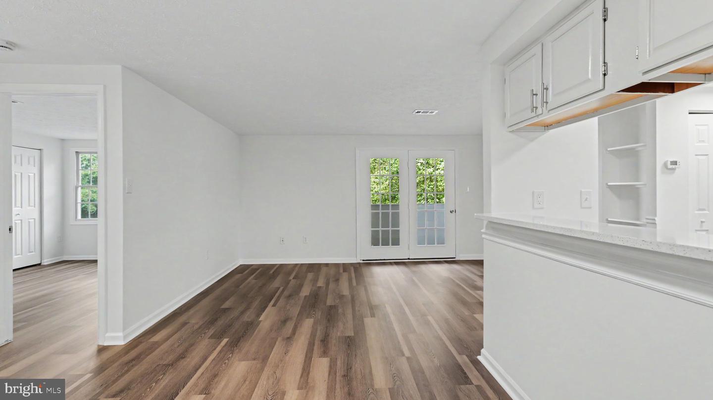12209 Saint Peter Ct #e Property Photo 12