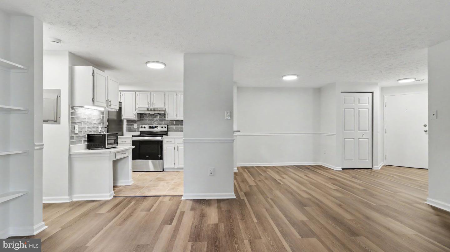 12209 Saint Peter Ct #e Property Photo 14