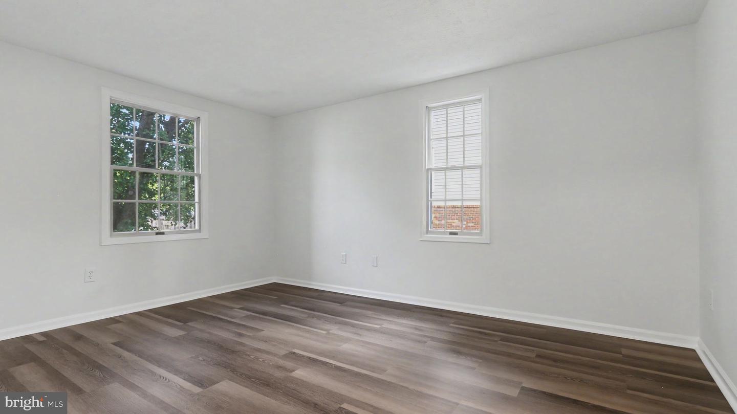12209 Saint Peter Ct #e Property Photo 17