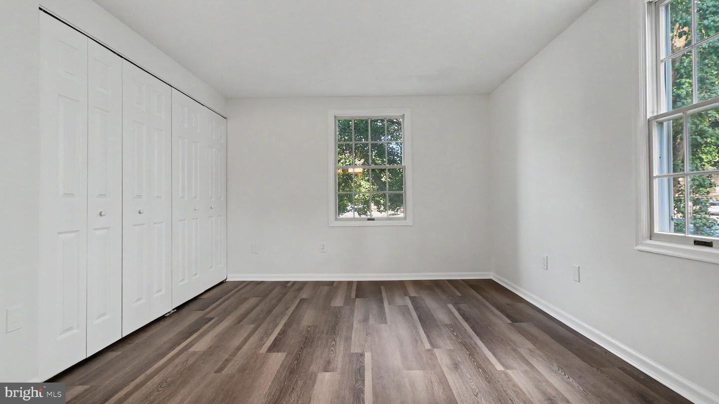 12209 Saint Peter Ct #e Property Photo 18