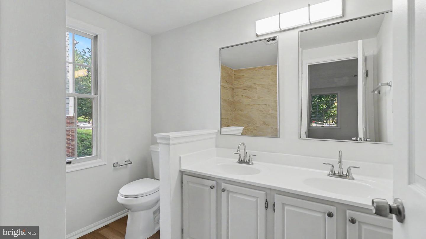 12209 Saint Peter Ct #e Property Photo 21