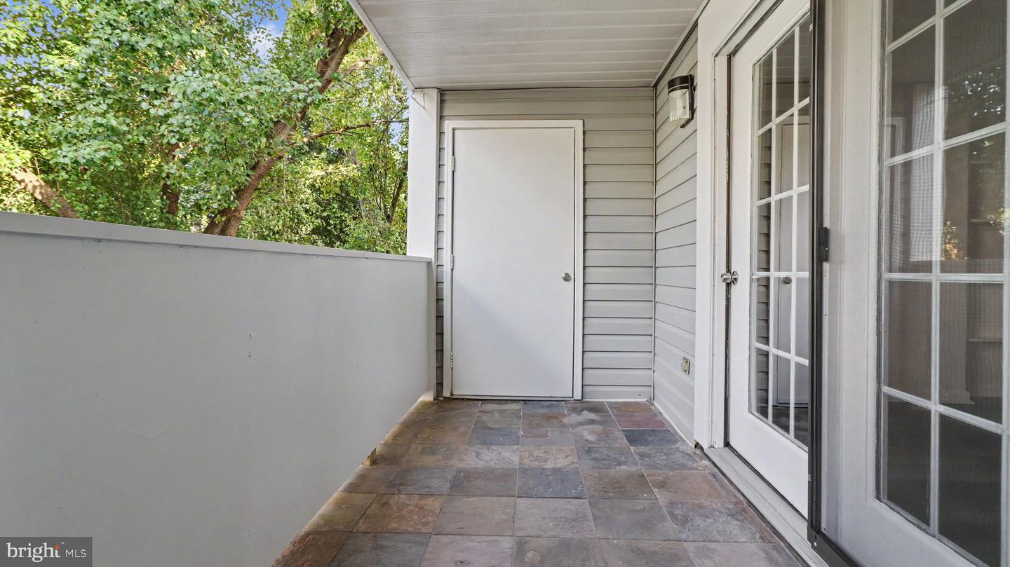 12209 Saint Peter Ct #e Property Photo 23