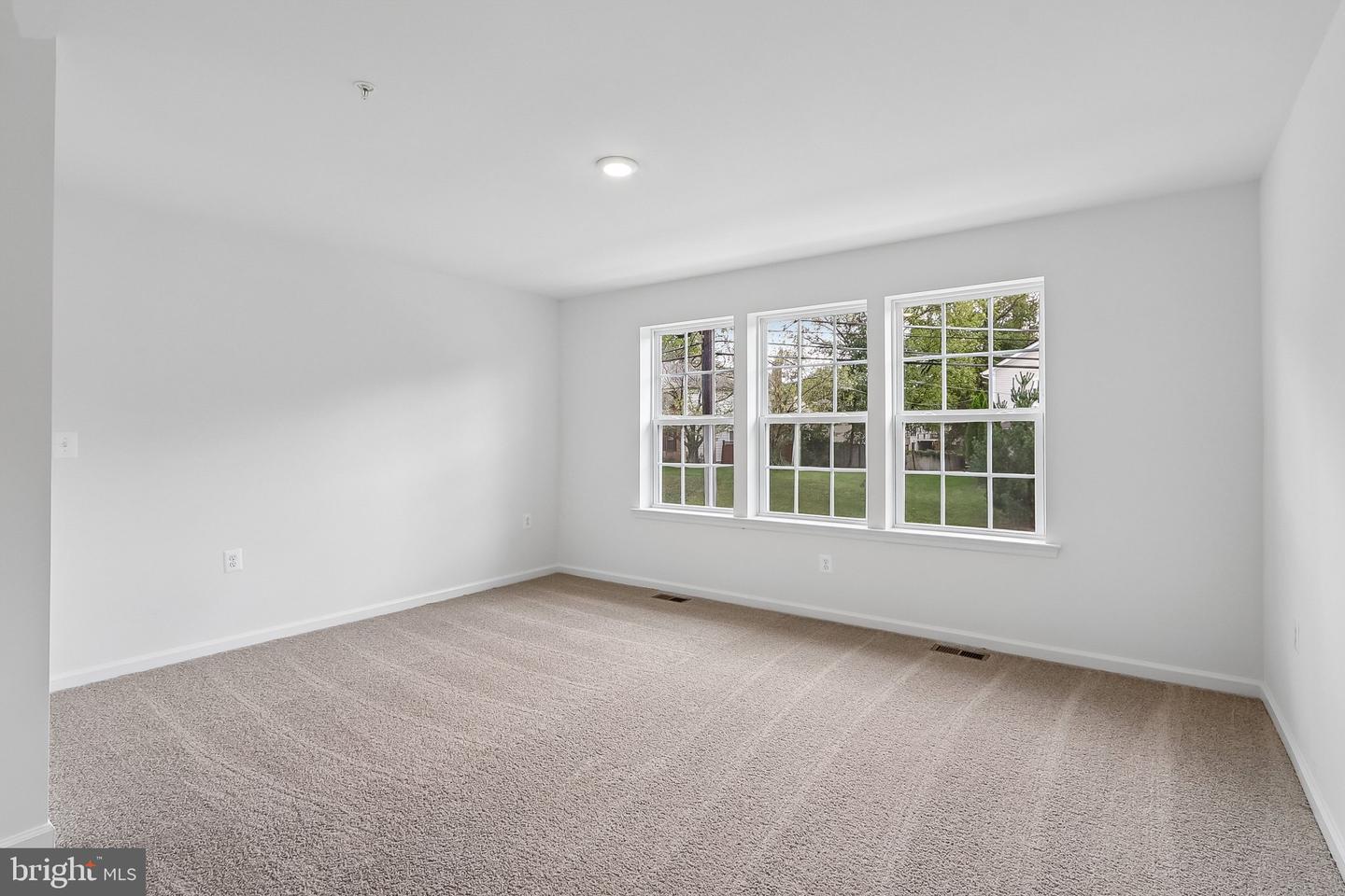 91 Central Ave Property Photo 6
