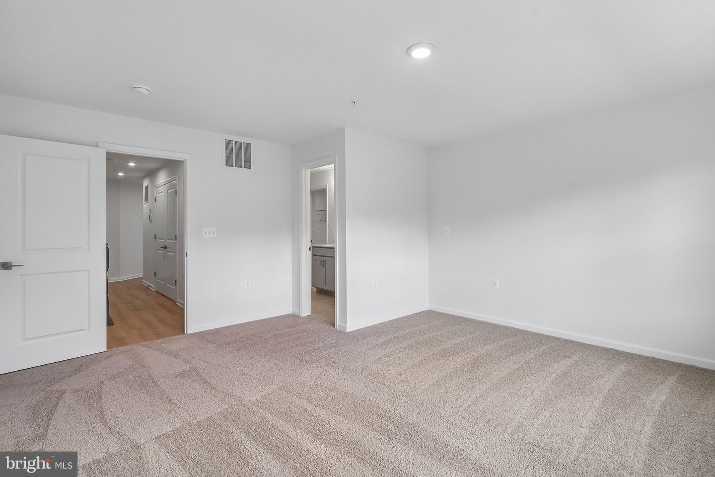 91 Central Ave Property Photo 8