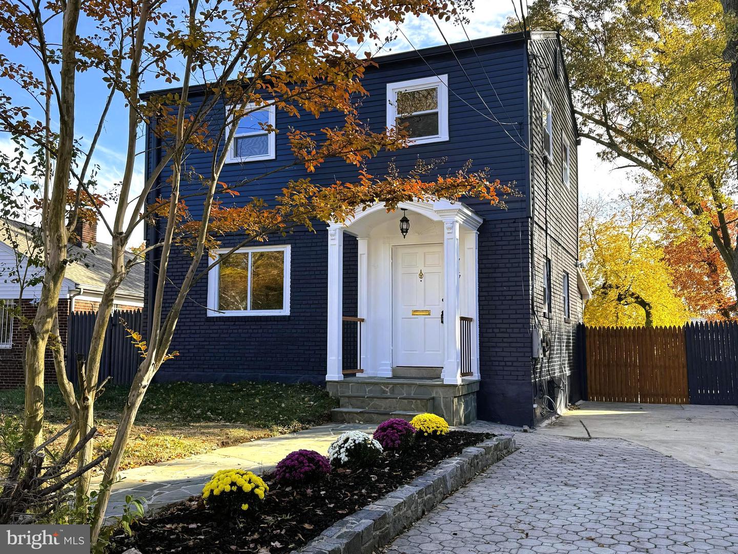717 Ludlow St Property Photo 1