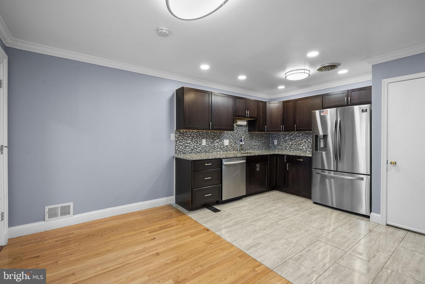 12220 Centerhill St Property Photo 6