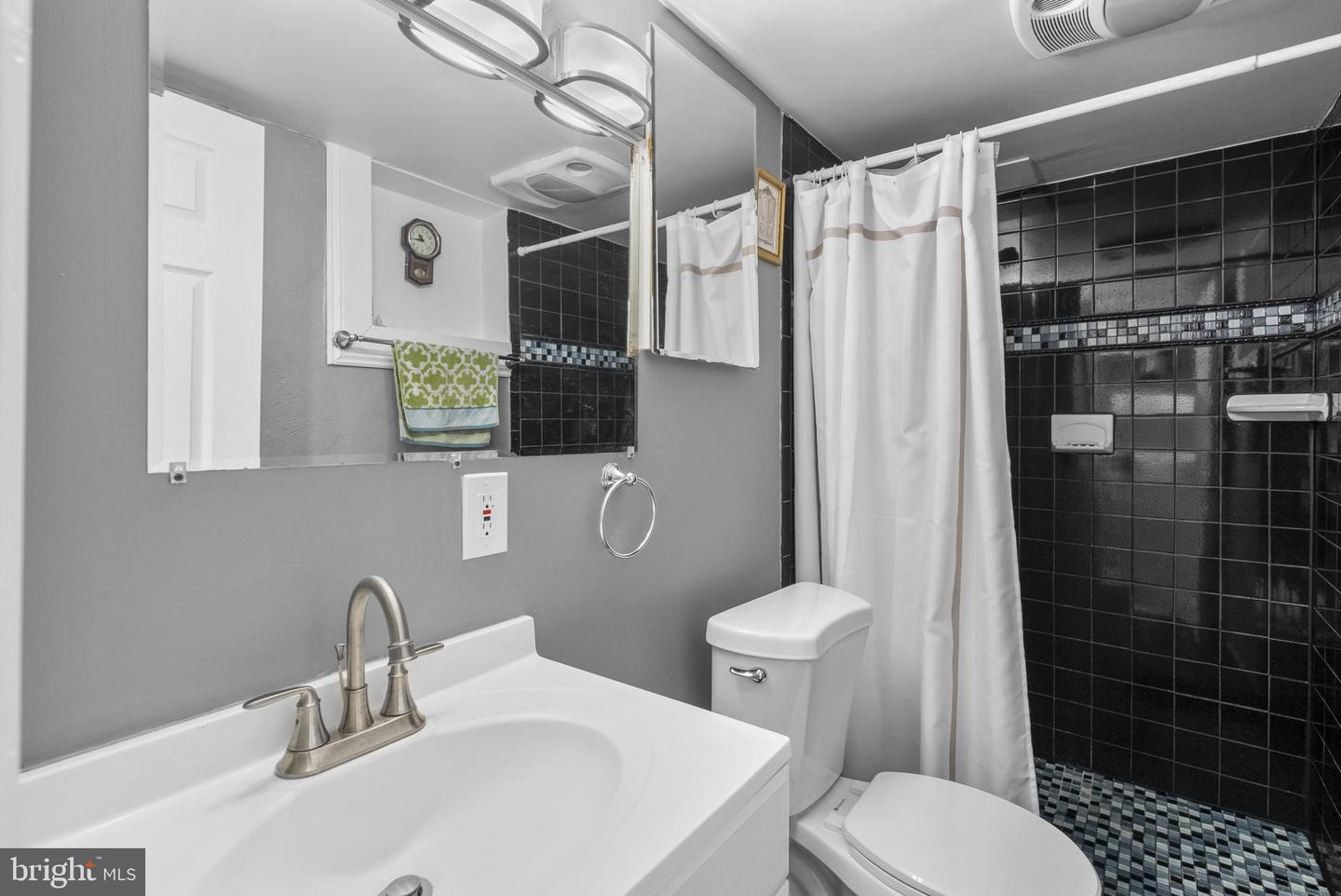 12220 Centerhill St Property Photo 35