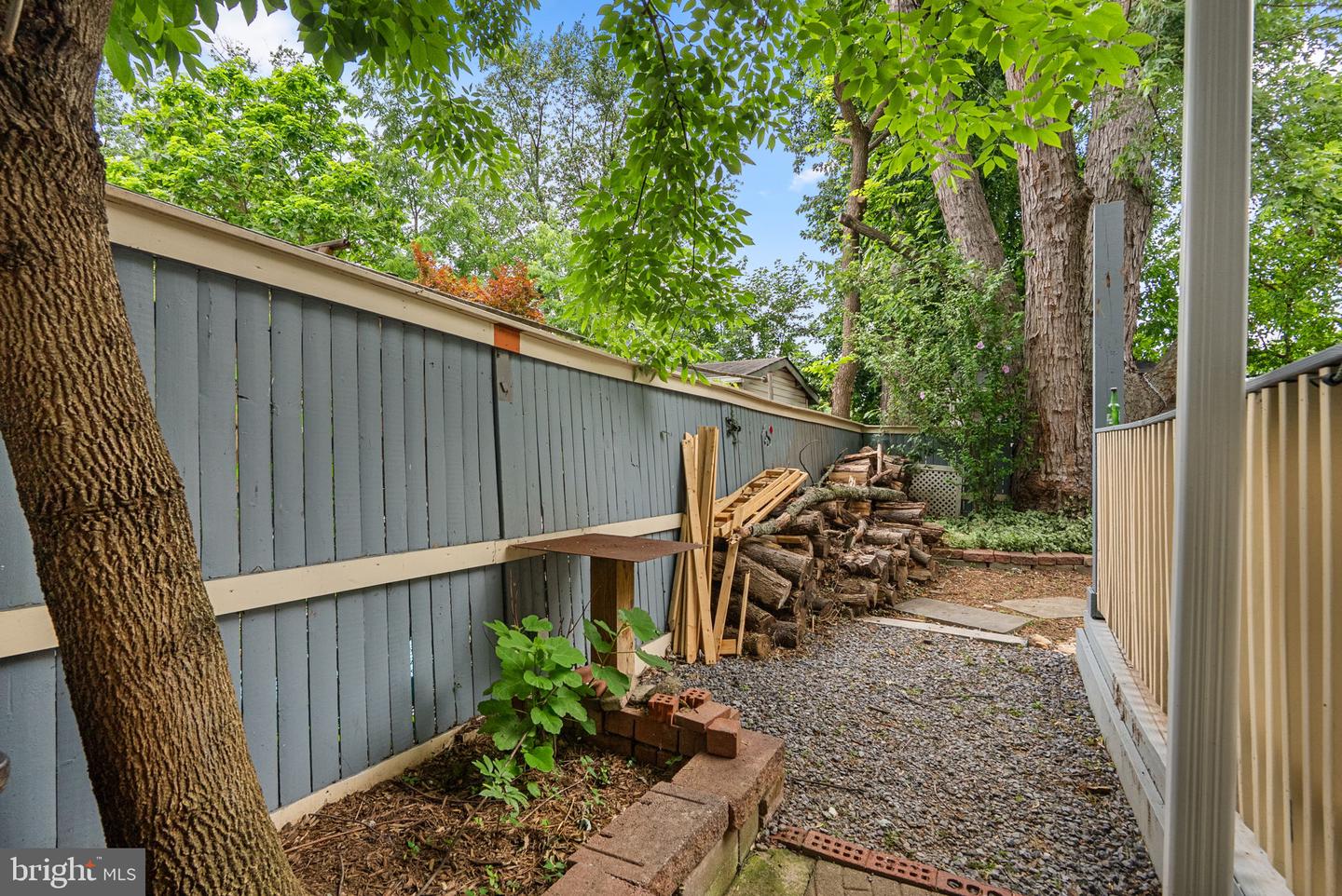 12220 Centerhill St Property Photo 45