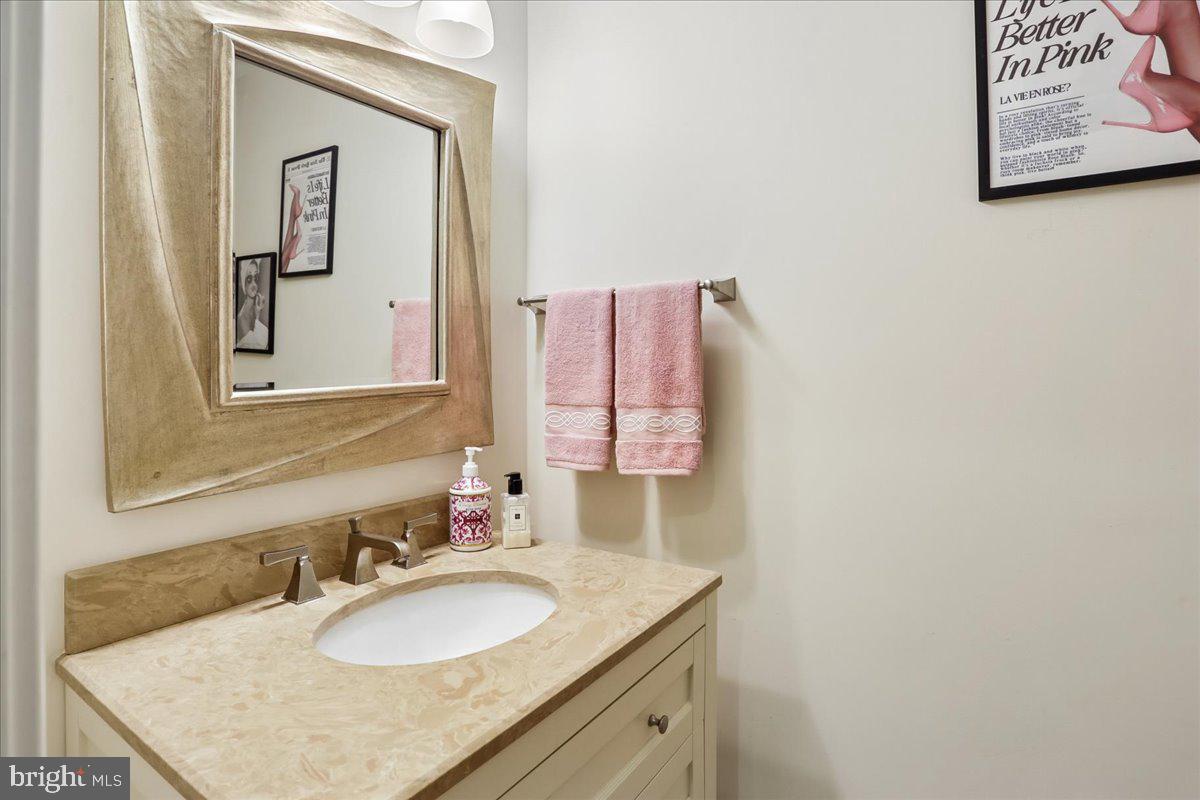 7800 Radnor Rd Property Photo 12