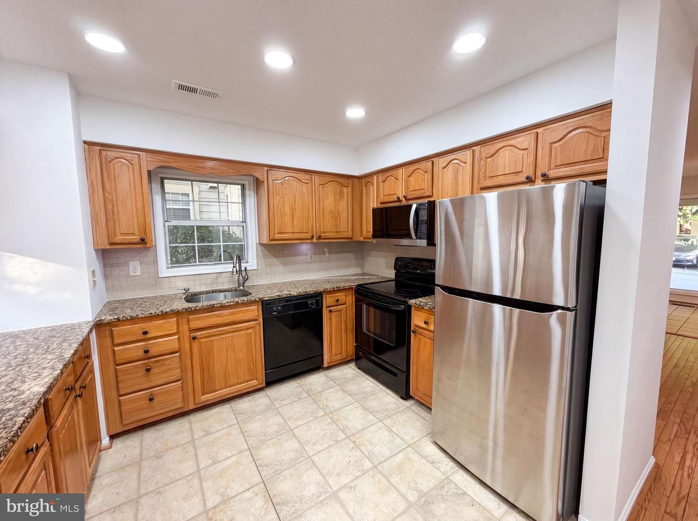 8509 Ivoryton Way Property Photo 2
