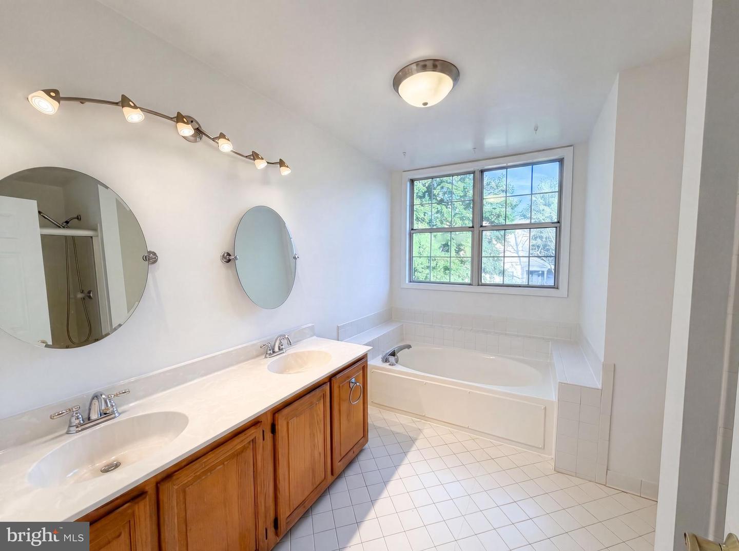 8509 Ivoryton Way Property Photo 16