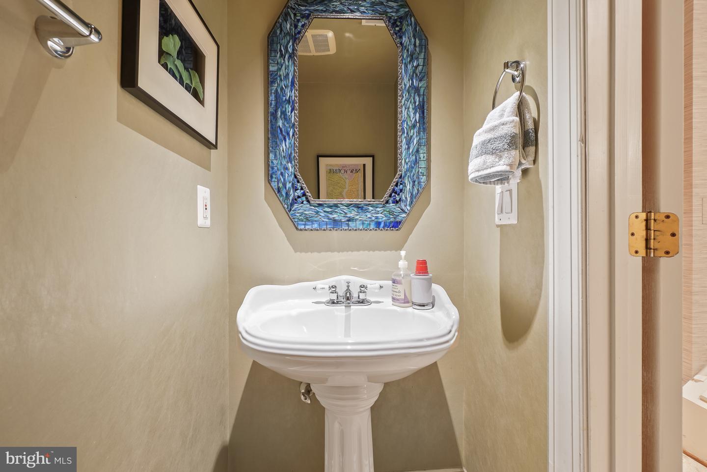 4828 Montgomery Ln Property Photo 4