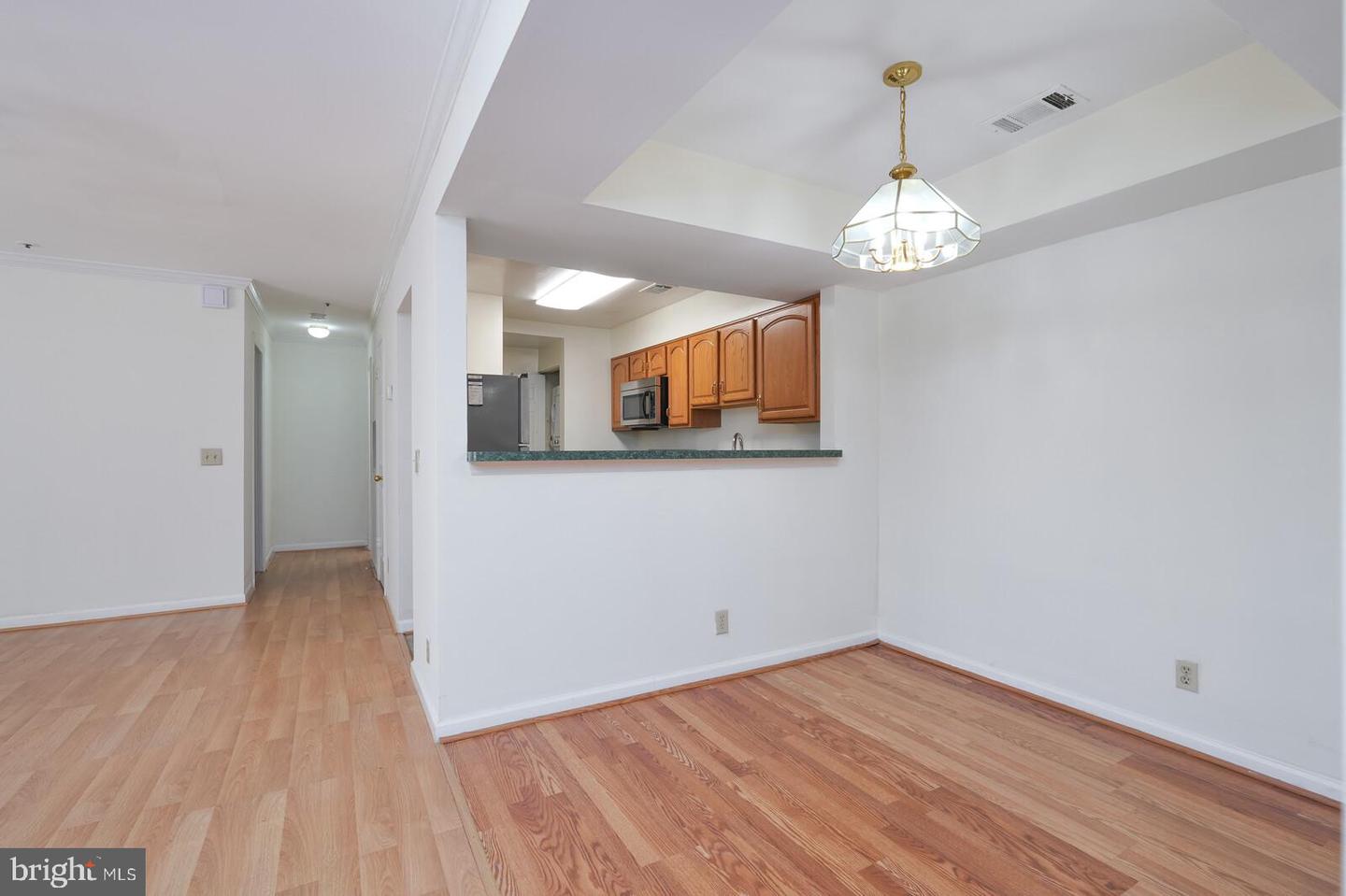 5800 Inman Park #360 Property Photo 9