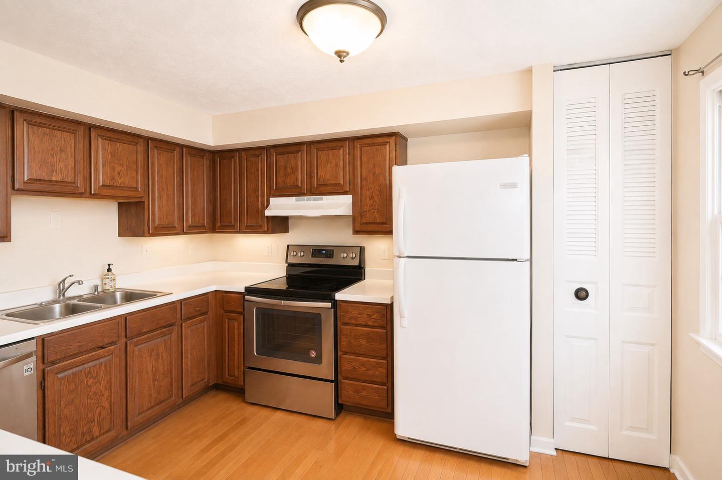 17231 Epsilon Pl Property Photo 7