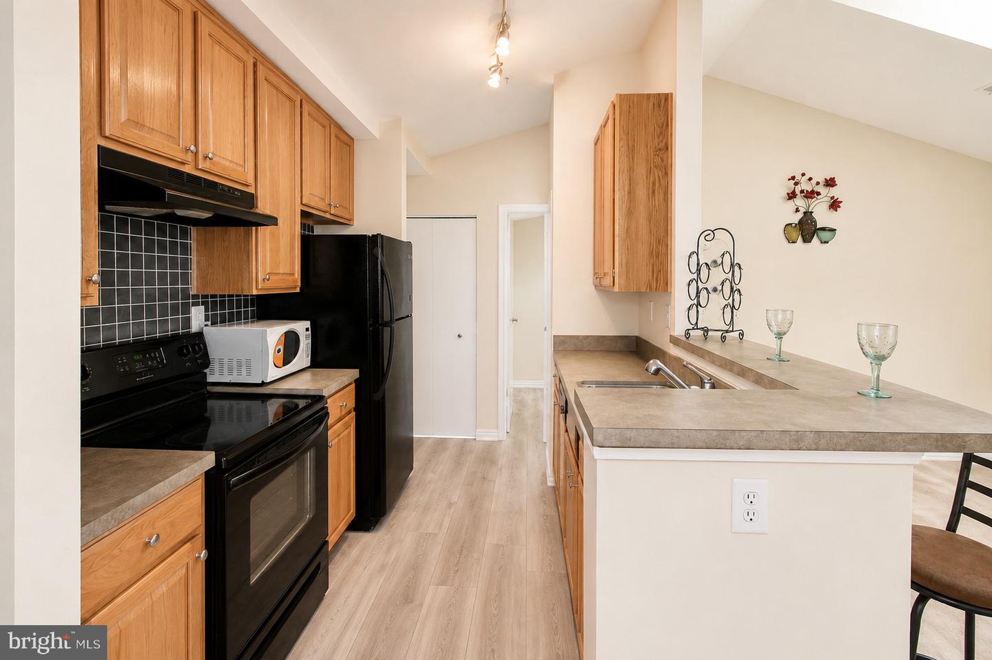 18501 Fairlight Dr #330-64 Property Photo 4