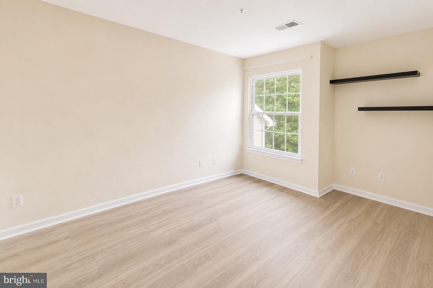 18501 Fairlight Dr #330-64 Property Photo 6