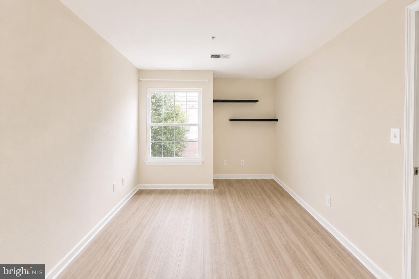 18501 Fairlight Dr #330-64 Property Photo 7