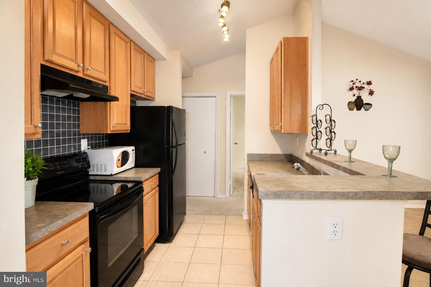18501 Fairlight Dr #330-64 Property Photo 8