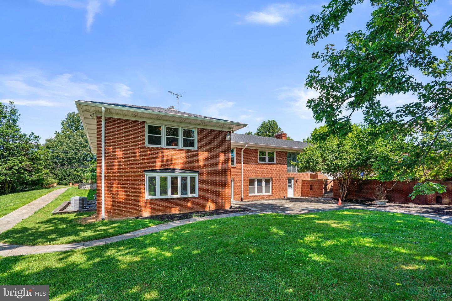 18015 Muncaster Rd Property Photo 1