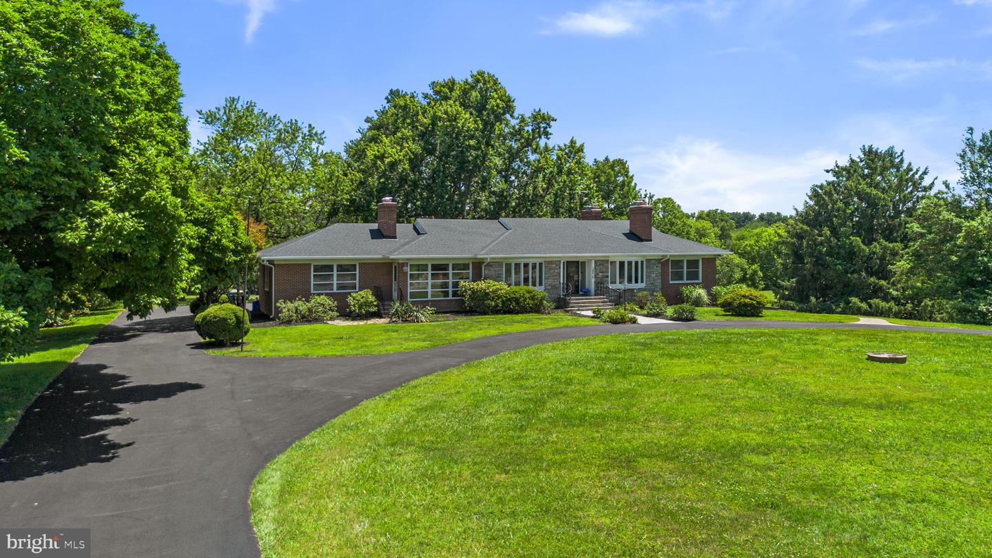18015 Muncaster Rd Property Photo 3