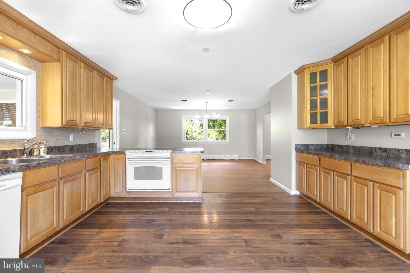 18015 Muncaster Rd Property Photo 15