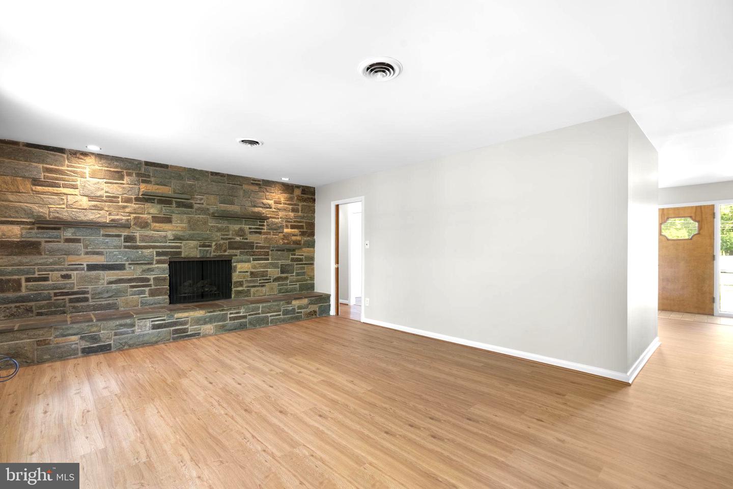 18015 Muncaster Rd Property Photo 24
