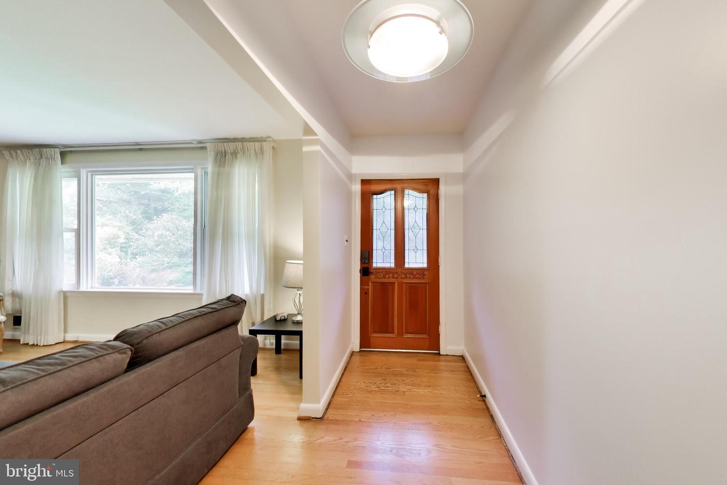 9210 Worth Ave Property Photo 4