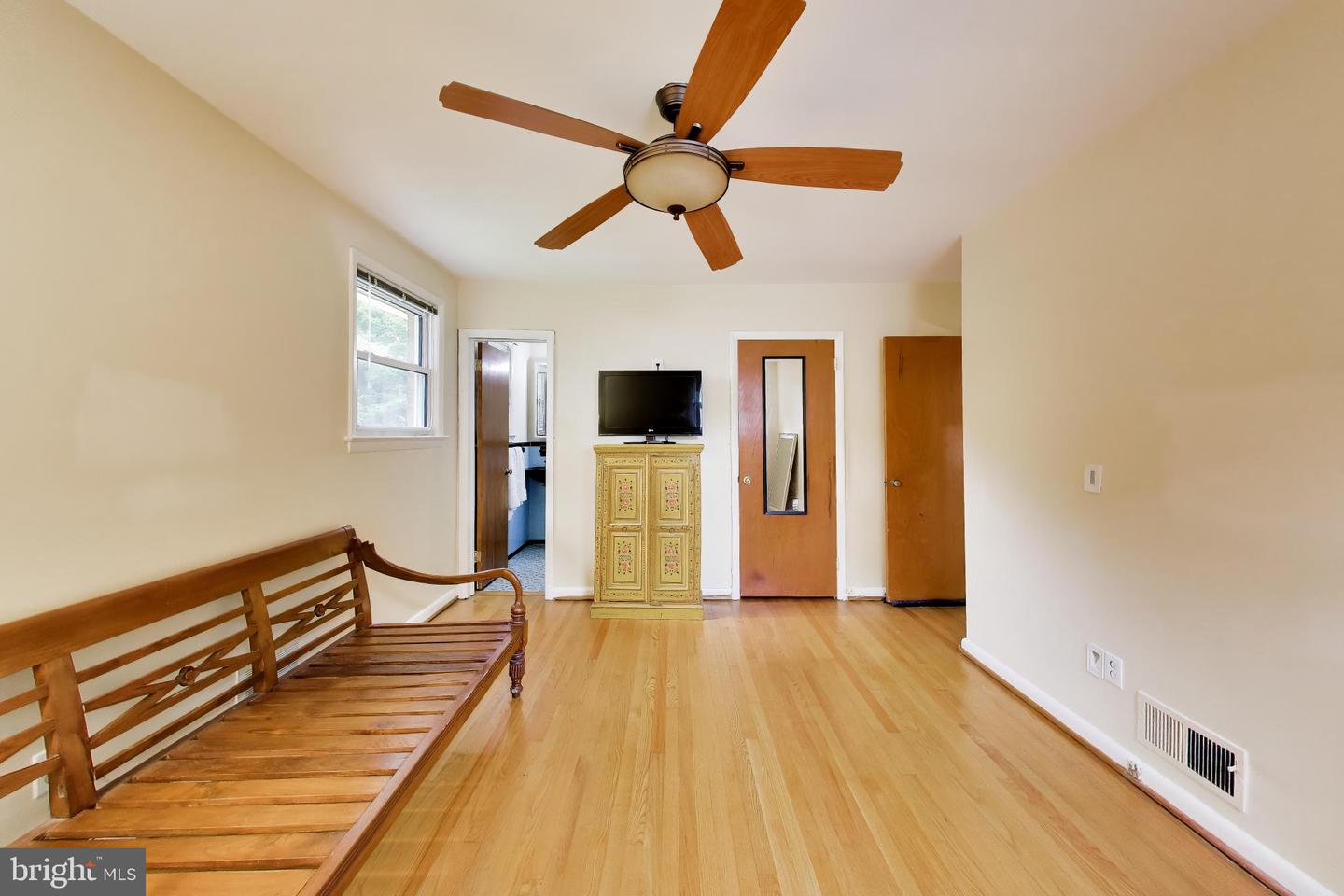 9210 Worth Ave Property Photo 16