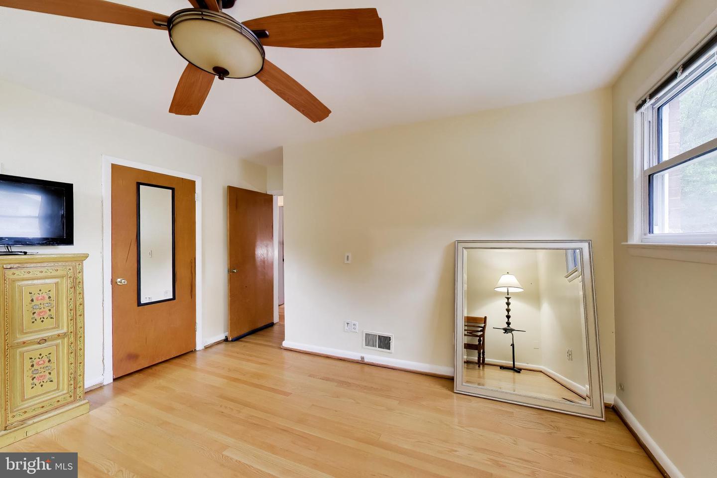 9210 Worth Ave Property Photo 17